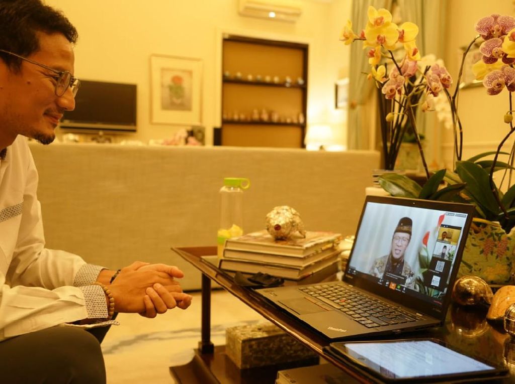 Sandiaga dan Aa Gym Dialog Soal Hikmah di Balik Pandemi Corona Sandiaga dan Aa Gym Dialog Soal Hikmah di Balik Pandemi Corona