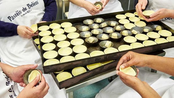 Melihat Proses Pembuatan Egg Tart Berusia 183 Tahun di Portugal