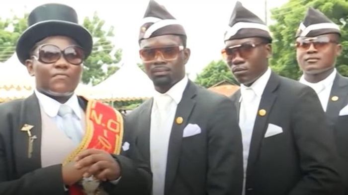 Tukang angkat peti mati Ghana Tukang angkat peti mati Ghana