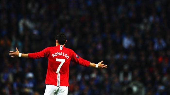 PORTO, PORTUGAL - APRIL 15:  Cristiano Ronaldo of Manchester United gestures during the UEFA Champions League Quarter Final second leg match between FC Porto and Manchester United at the Estadio do Dragao on April 15, 2009 in Porto, Portugal.  (Photo by Laurence Griffiths/Getty Images)