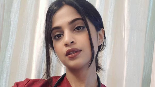 Foto: Ratu Kecantikan Malaysia yang Jadi Dokter Garda Depan Lawan Virus Corona