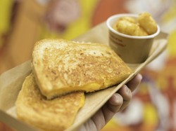 Sarapan Grilled Three-Cheese Sandwich ala Toy Story Land