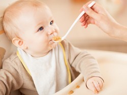 Salah Baca Resep MPASI, Orang Tua Berikan Es Batu pada Bayinya