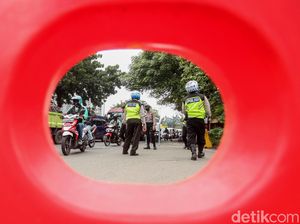 Suasana PSBB Hari ke-5 di Jakarta Barat