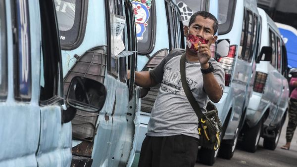 Sopir Angkot Jakarta Mengais Rejeki di Tengah Pandemi