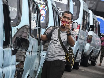 Sopir Angkot Jakarta Mengais Rejeki di Tengah Pandemi