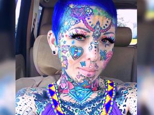 Potret Wanita yang Punya Ratusan Tato di Wajah dan Tubuh, Seram atau Unik?