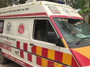 Keterlaluan, Mobil Ambulans Pengangkut Pasien Corona Dilempari Batu