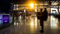 Turis Unggah Keseharian Terjebak di Bandara, Tinggal 10 Hari