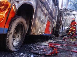 Begini Kondisi Bus Karyawan yang Kecelakaan dan Terbakar di Karawang