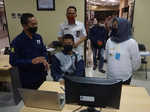 Bantu Korban PHK, Wali Kota Mojokerto Permudah Pendaftaran Kartu Prakerja Bantu Korban PHK, Wali Kota Mojokerto Permudah Pendaftaran Kartu Prakerja