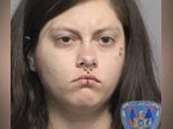 Telanjang Bulat Saat Beli Tiket Pesawat, Wanita Ditangkap Polisi