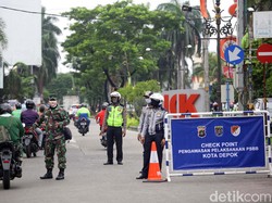 Suasana Penyekatan Akses Jakarta-Depok Saat Penerapan PSBB