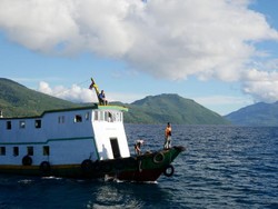 Keindahan Pulau Adonara dan Keramahan Penduduknya