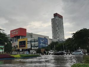 Diguyur Hujan Deras, Sejumlah Ruas Jalan di Palembang Terendam Banjir