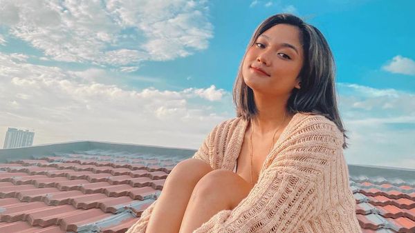 Foto: Gaya 7 Artis Indonesia Berjemur di Atas Genting, Ada yang Kocak