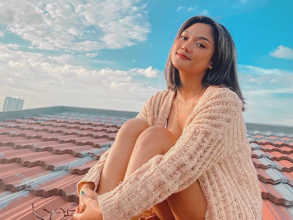 Foto: Gaya 7 Artis Indonesia Berjemur di Atas Genting, Ada yang Kocak