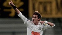 Seperti Danilo, Neymar memenangi Copa Libertadores bersama Santos pada 2011. Ia lalu menjadi juara Liga Champions empat tahun kemudian bersama Barcelona. Foto: Getty Images/Lintao Zhang