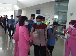 Usai Turunkan Pekerja Migran dan Mahasiswa, Pesawat Angkut Santri Asal Malaysia