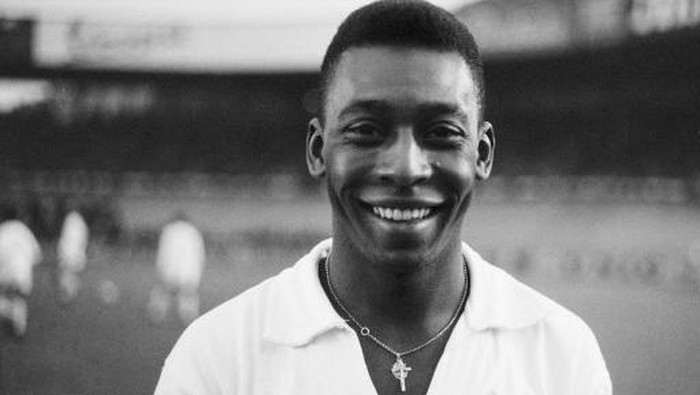 Brazilian striker Pel, wearing his Santos jersey, smiles before playing a friendly soccer match with his club against the French club of 