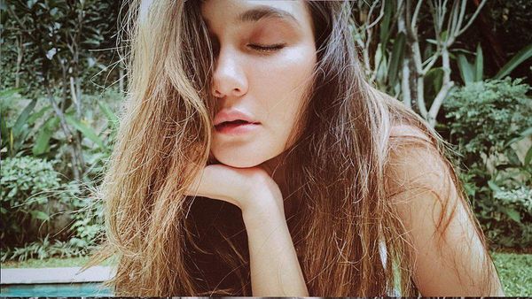 Foto: Kecantikan Luna Maya saat Pemotretan Virtual #dirumahaja