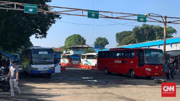 Terminal bus Baranangsiang sepi penumpang.