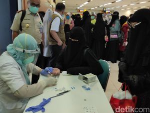 Tiba di Bandara Hasanuddin, Ratusan Santri dari Jatim Jalani Rapid Test