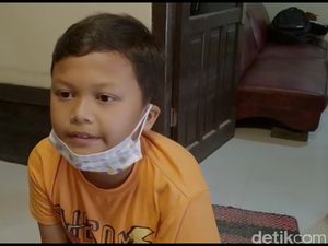 Salut! Bocah Bandung Sumbang Uang Receh untuk Beli APD Paramedis