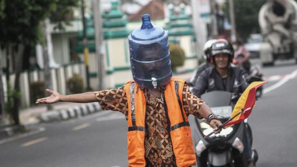 Pelindung Wajah dari Galon Bekas