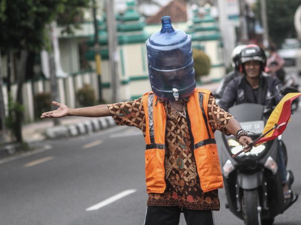 Pelindung Wajah dari Galon Bekas