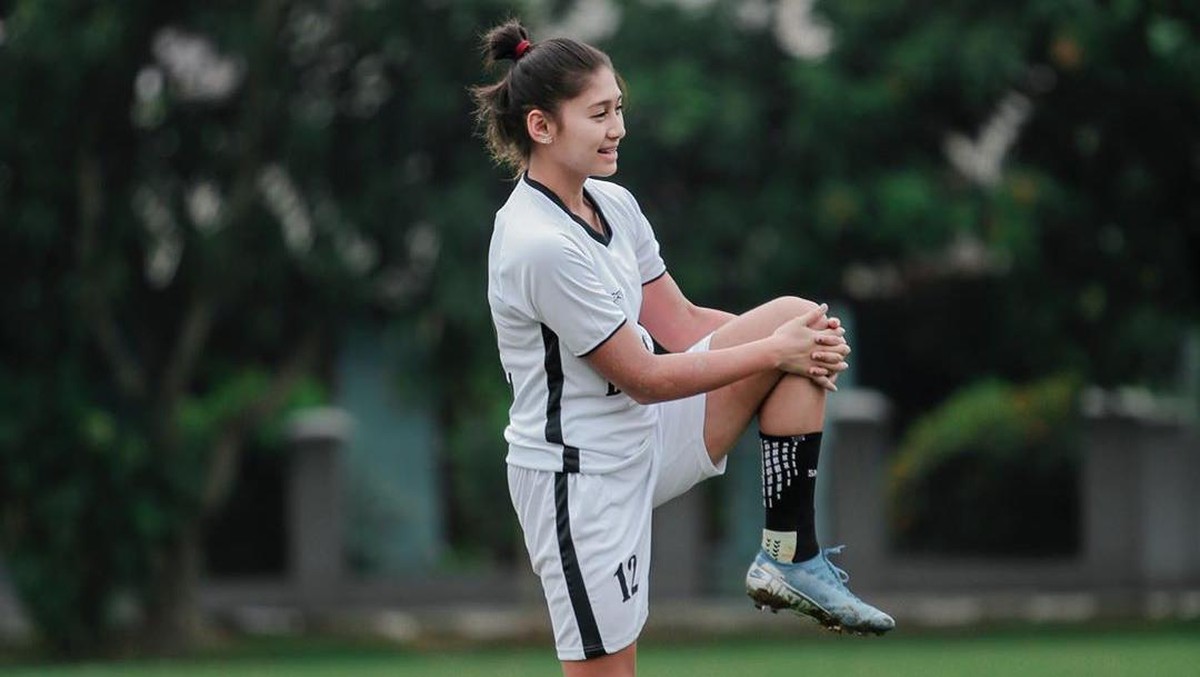 Pemain Timnas Putri Indonesia, Zahra Muzdalifah, ingin mempersembahkan medali di SEA Games 2025. (Foto: Instagram @zahmuz12)