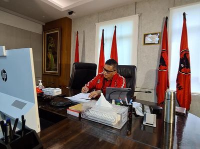 Begini Momen Hasto Teleconference dengan Mega