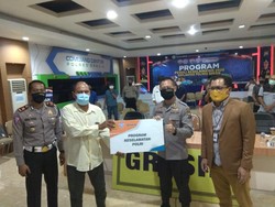 Cegah Corona, Pekerja Angkutan di Gresik Diikutkan Program Keselamatan Polri