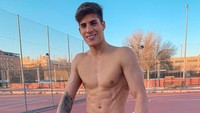 Selain suka perempuan yang lebih tua, Tiago Ramos diklaim suka suka laki-laki. (Foto: Instagram @tiagoramoss)