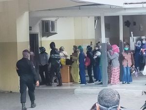 Ruang Komputer RS Husada Utama Terbakar, Tim Medis dan Pegawai Semburat Ruang Komputer RS Husada Utama Terbakar, Tim Medis dan Pegawai Semburat