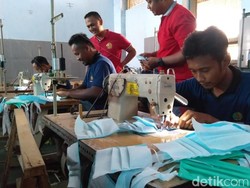 Napi Lapas Pasuruan Bikin Masker, Dipakai Sendiri Juga Dibagi ke Warga