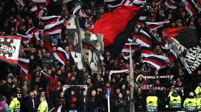 GLASGOW, SCOTLAND - MARCH 12: Bayern 04 Leverkusen fans enjoy the pre match atmosphere prior to the UEFA Europa League round of 16 first leg match between Rangers FC and Bayer 04 Leverkusen at Ibrox Stadium on March 12, 2020 in Glasgow, United Kingdom. (Photo by Ian MacNicol/Getty Images)
