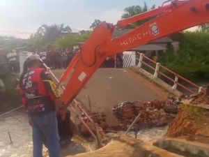 Jembatan Ambruk di Bangka Belitung, 1 Orang Terseret Arus