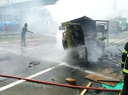 Truk Terbakar di Jalan Tol Medan Akibat Kecelakaan, Sopir Tewas