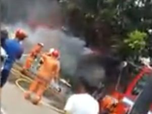 Puluhan Lapak di Cakung Diamuk Si Jago Merah