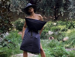 Gaya Super Seksi Halle Berry Ikut Tantangan #PillowChallenge