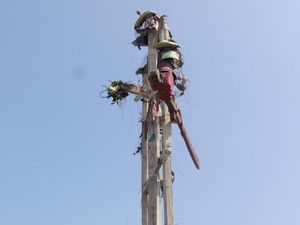 Kesaksian Warga yang Menyaksikan Patung Dewa Setinggi 30 Meter Runtuh Kesaksian Warga yang Menyaksikan Patung Dewa Setinggi 30 Meter Runtuh