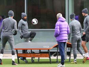 Mourinho Langgar Karantina Demi Kebugaran Pemain Spurs Mourinho Langgar Karantina Demi Kebugaran Pemain Spurs