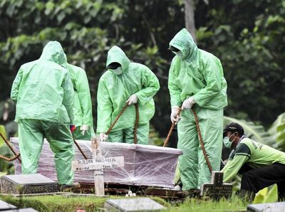 Ribuan Jenazah di Jakarta Dimakamkan dengan Protap Corona