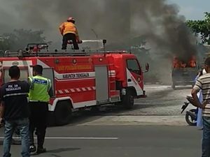 Antre Isi BBM, Sebuah Mobil Terbakar di SPBU Trenggalek