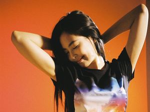 Bikin Iri, Perut Rata Jennie BLACKPINK di Pemotretan Calvin Klein