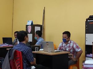 Tersangka Penolakan Jasad COVID-19 di Banyumas Lempar Bambu ke Ambulans Tersangka Penolakan Jasad COVID-19 di Banyumas Lempar Bambu ke Ambulans