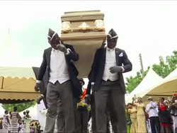Jogetnya Jadi Meme, Ini Cerita Pembawa Peti Mati Asal Ghana yang Viral