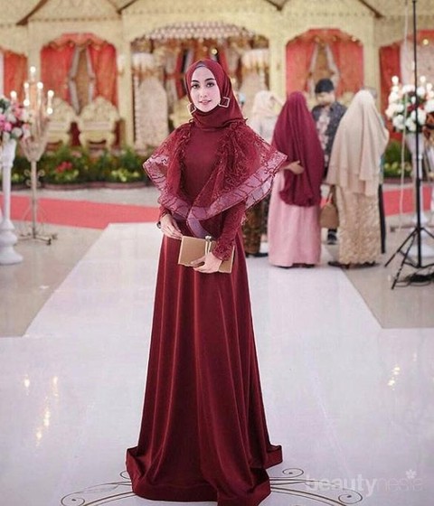 Inspirasi Kombinasi Warna Merah Maroon Untuk Style Kondangan Hijab