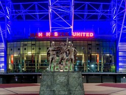 Manchester United Berwarna Biru!